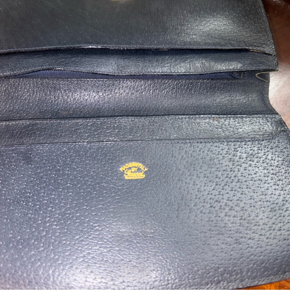 Used in good condition Gucci clutch / wallet - Picture 14 of 16